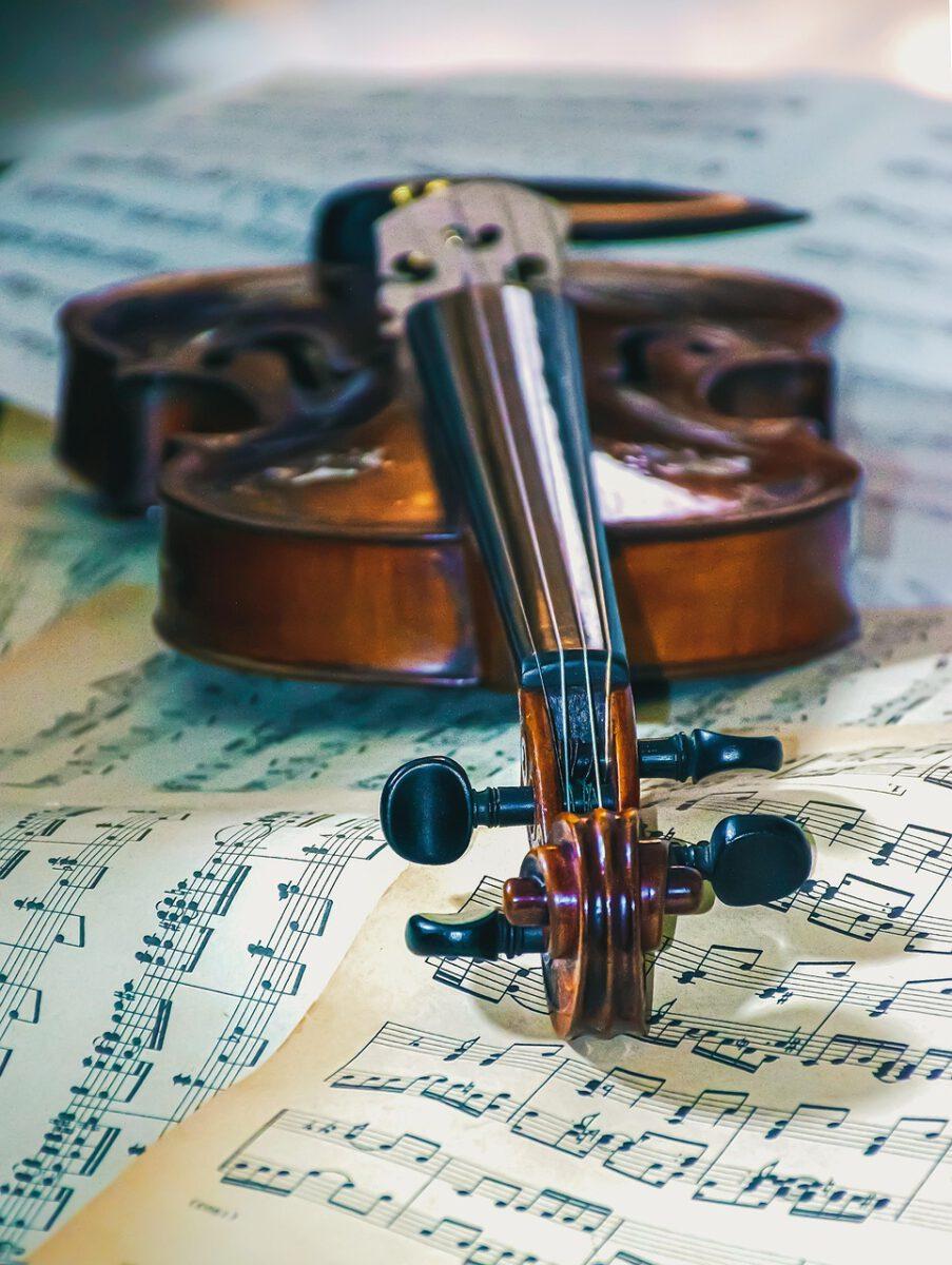 „Stellenangebot Geigenlehrer im Kutscher Musikinstitut Aichach, Sielenbach, Odelzhausen und Stadtbergen – Musikschule sucht Violine-Lehrkraft für Kinder, Jugendliche und Erwachsene“