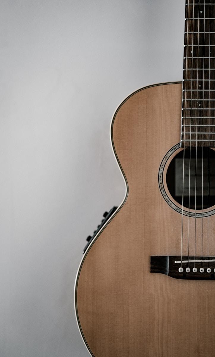 „Stellenangebot Gitarrenlehrer im Kutscher Musikinstitut – Musikschule in Aichach, Sielenbach, Odelzhausen und Stadtbergen sucht Lehrkraft für Akustik- und E-Gitarre“